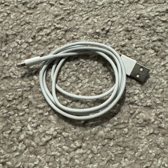 Apple iPhone Cord Bundle - Picture 6 of 9